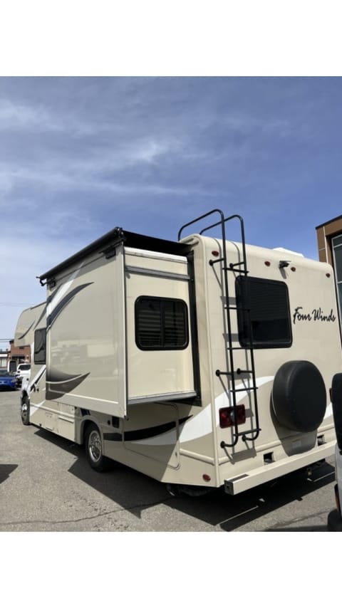 TecRV 2018 Thor Four Winds 26’ Drivable vehicle in Tecumseh