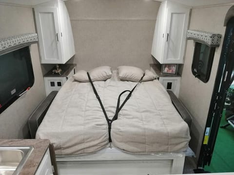 2019 Flagstaff E-pro 17PR Lightweight 380w Solar New Listing Towable trailer in Lakewood