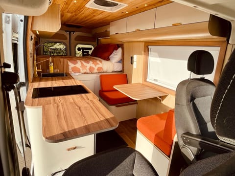"Tuscan" - 2022, Fully Loaded w/ Unlimited Miles & AC Cámper in Manhattan Beach