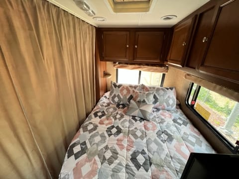 2015 Forest River Coachmen Leprechaun Drivable vehicle in Provo