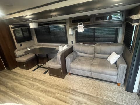 2019 Jayco Jay Flight 29ft double bunk 2 bathrooms Towable trailer in Moses Lake