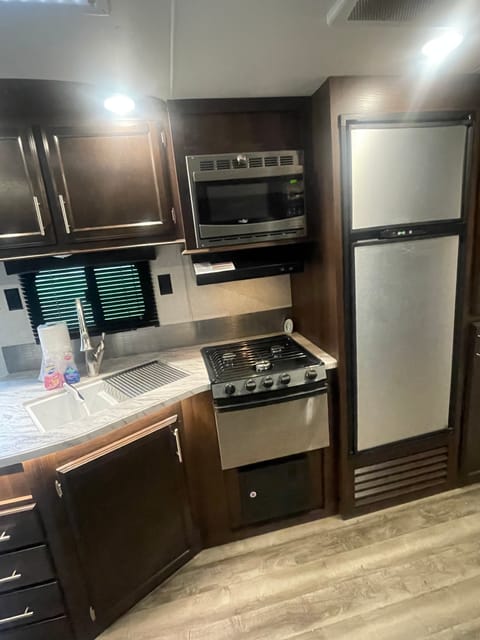 2019 Jayco Jay Flight 29ft double bunk 2 bathrooms Towable trailer in Moses Lake