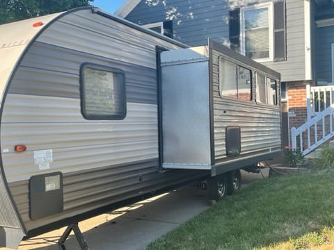 2018 Forest River Cherokee Grey Wolf Towable trailer in Shawnee