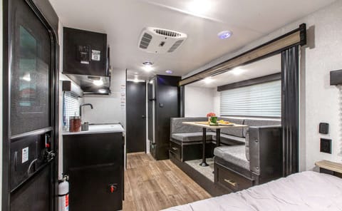 NEW!2022 23Feet Trailer - Sleeps up to 5! Towable trailer in Markham