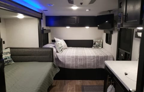 NEW!2022 23Feet Trailer - Sleeps up to 5! Towable trailer in Markham