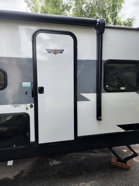 2022 Forest River Wildwood X-Lite Towable trailer in Anchorage