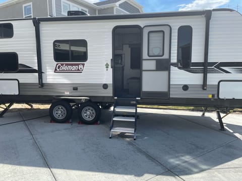 2022 Dutchmen Coleman Lantern LT 274BHWE Towable trailer in Ogden