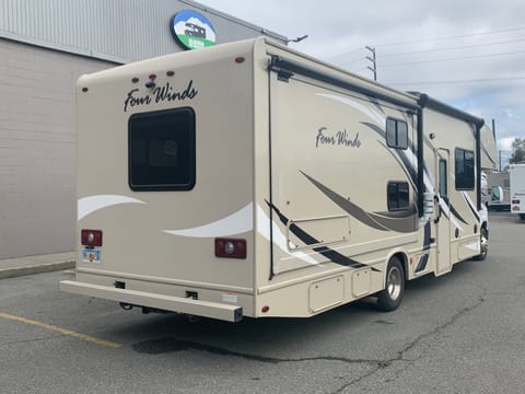 JESSIE - 2018 Thor Motor Coach Four Winds 30D Bunkhouse Drivable vehicle in Anchorage