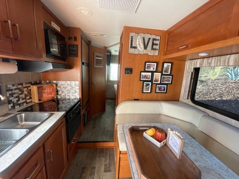 **Ready and Waiting for You**              2018 Winnebago Spirit __22ft Drivable vehicle in Alpine