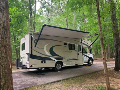Beautiful and Well-Stocked 2020 Forest River Coachmen Leprechaun Class C! Drivable vehicle in La Vergne