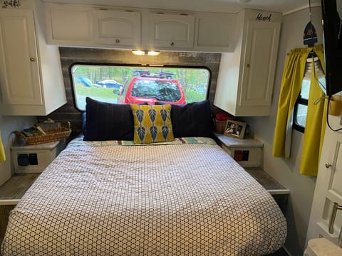 2013 Forest River Rockwood Mini Lite- COMPLETELY RENOVATED Towable trailer in Towson