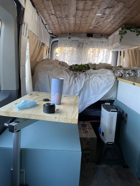 Retro Homey Pet Friendly 2019 Ford Transit 350 Mid-Roof Camper Van Cámper in Chino
