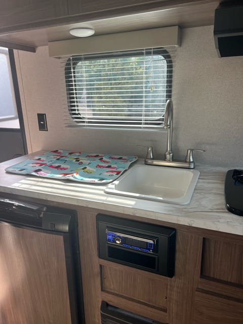Small Family/Couple Glamping Paradise Towable trailer in Sequim