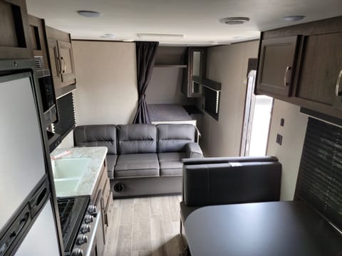 Jayco 264BH 2021 - Stocked with queen bed and bunks Towable trailer in Pflugerville