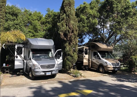 Fully loaded Mercedes RV! 16-22mpg! Drivable vehicle in Marina del Rey