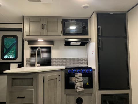 2021 Heartland RVs Mallard M32 with King Size Bed Towable trailer in Everglades