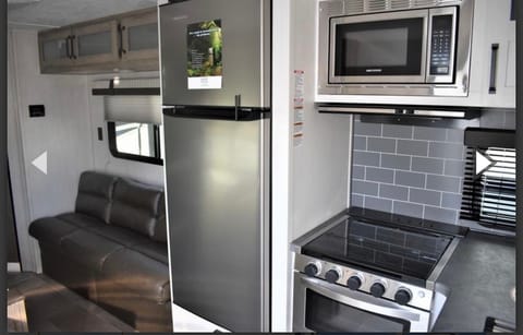 2022 Palomino XLE lite Towable trailer in San Antonio