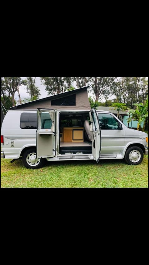 Popup / sleeps 4 Econoline 150 (with campsites available!) Campervan in Kailua