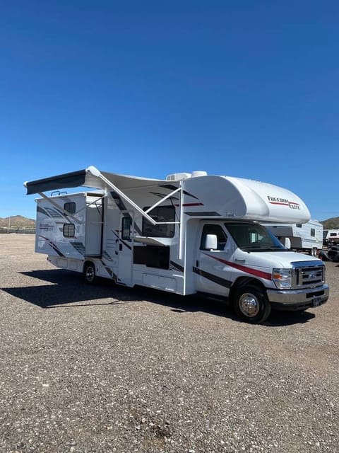 2020 Class C Bunkhouse- Miss Freeda sleeps up to 10 with bunk beds Drivable vehicle in Goodyear