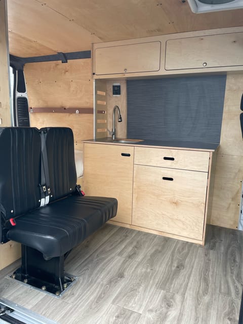 Vanny DeVito - 2022 ProMaster A.R.C - All Road Camper Van aménagé in Milwaukie