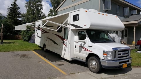 2013 Winnebago Chalet Drivable vehicle in Anchorage