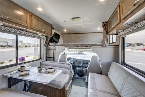 Perfect RV with 125 miles free per day for 8 with standard license Drivable vehicle in Irvine
