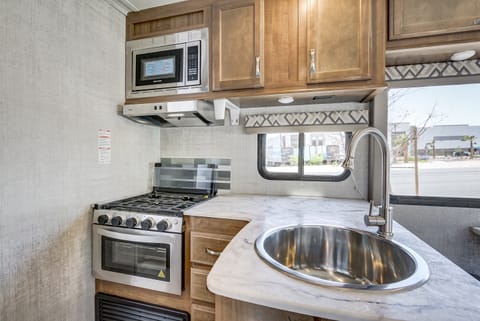 Perfect RV with 125 miles free per day for 8 with standard license Drivable vehicle in Irvine