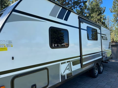 2022 Coachmen Apex Ultra-Lite Bunkhouse Towable trailer in Tigard