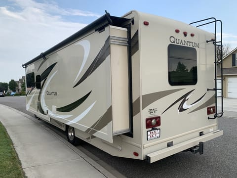 2017 Thor Quantum  "Making Memories!" Drivable vehicle in Richland