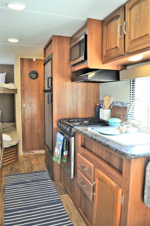 Ultra-lite Upgraded BH w/ Private Queen & Sleeps 8 w/ Sway Control Hitch Towable trailer in Tanasbourne