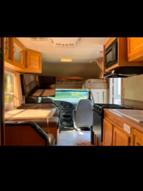 2006 Adventurer Motorhome E350 Great Fun and Easy to Drive Drivable vehicle in Huntsville