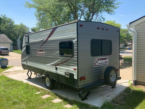 Cute Couples Getaway! Towable trailer in Bartlett