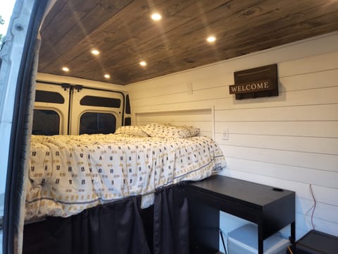 Betty White - HAS AC! - Campervan Sleeper - ProMaster Dodge '14 Campervan in Brentwood