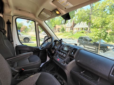 Betty White - HAS AC! - Campervan Sleeper - ProMaster Dodge '14 Van aménagé in Brentwood
