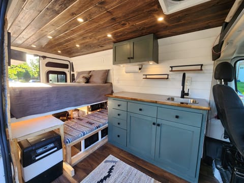 Betty White - HAS AC! - Campervan Sleeper - ProMaster Dodge '14 Campervan in Brentwood