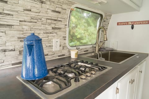Door County Newly Renovated 31' Airstream w/ extra bunks Towable trailer in Sturgeon Bay