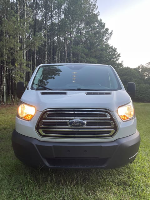 Best price 12 seats Van rental Georgia delivery Unlimited miles. Touring ba Drivable vehicle in Locust Grove