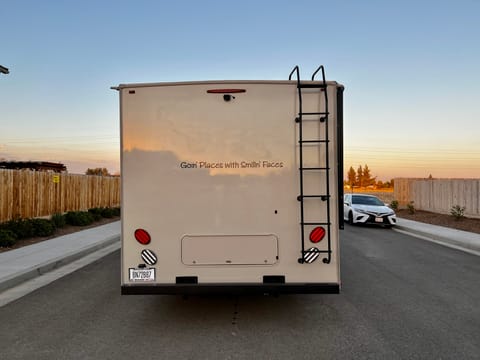 Perfect RV Getaway - 2020 Coachmen Leprechaun Drivable vehicle in Fresno