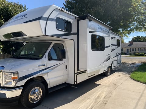 2022 Forest River Sunseeker LE Drivable vehicle in Burlington