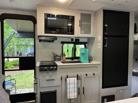 2022 Forest River Wildwood FSX Platinum Towable trailer in Cambridge