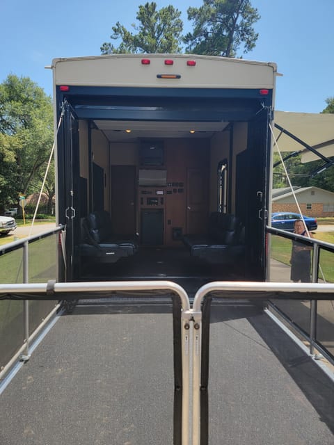 R&R Fifth Wheel Toy Hauler Towable trailer in Coles Crossing