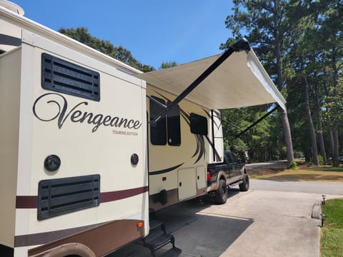 R&R Fifth Wheel Toy Hauler Towable trailer in Coles Crossing