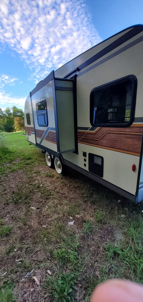 Vintage Gulfstream 23 feet Towable trailer in Waterbury