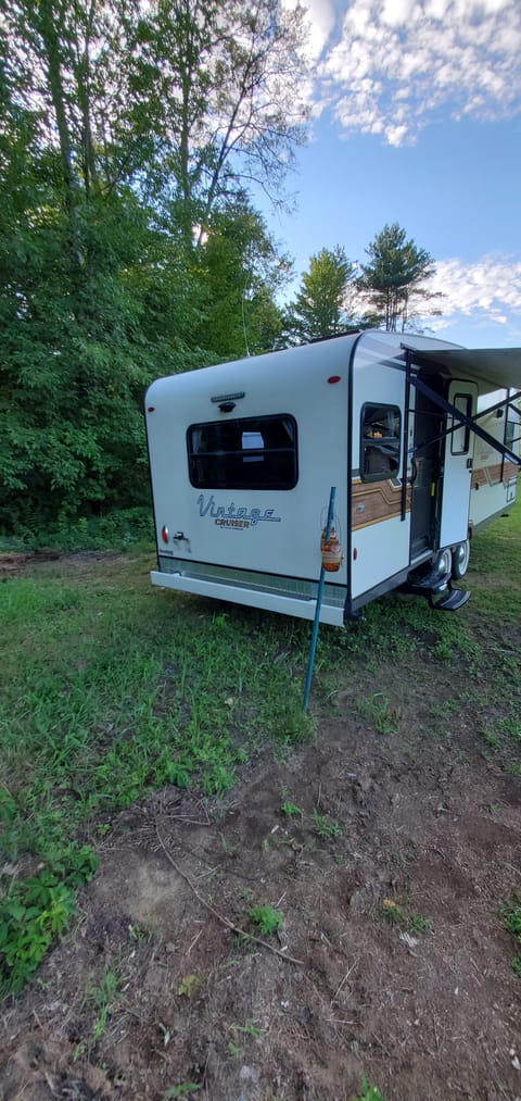 Vintage Gulfstream 23 feet Towable trailer in Waterbury