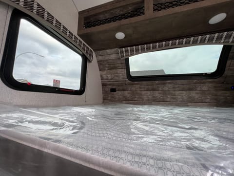 2022 Venture SONIC 169VUD LITE Easy to Tow Roomy Floorplan Brand New Towable trailer in Maple Ridge