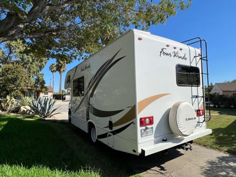 2019 Thor Motor Coach Four Winds Fahrzeug in El Monte