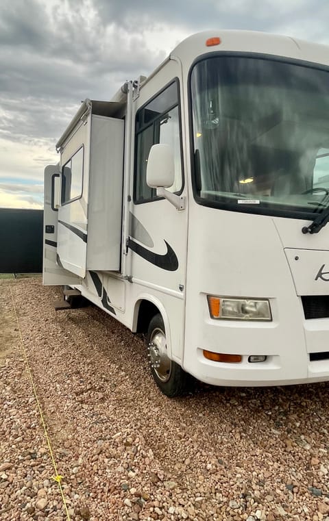 Easy to Drive Everything Included 2007 Four Winds Drivable vehicle in Castle Rock