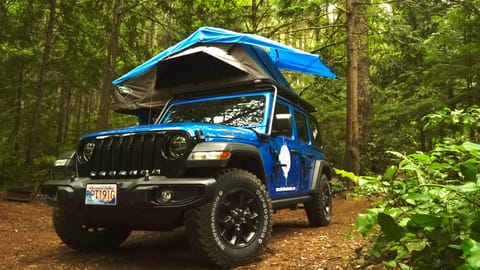 The roof top tent fully set up on the Jeep! 15 minutes to have your camp completely ready 