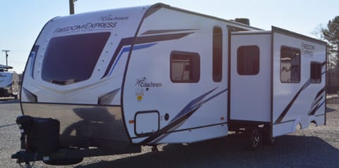 FAMILY FUN  with TONS of ROOM 2020 Forest River Freedom Express Ultra Lite Towable trailer in Thornton