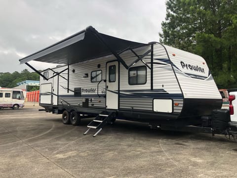 36’  2020 Heartland Prowler Bunkhouse Family Camper! Towable trailer in Pelham